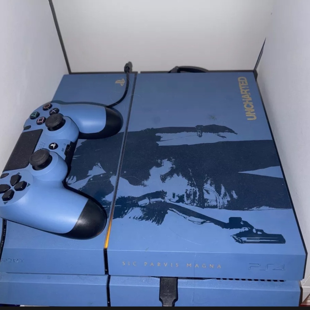 Ps4 console with remote